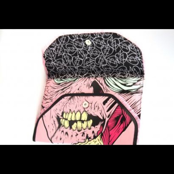 NWT IRON FIST GRAVE DANCER CLUTCH - Picture 5 of 5